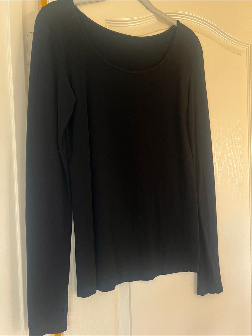 Women's Black Long-Sleeve Scoop Neck Top
